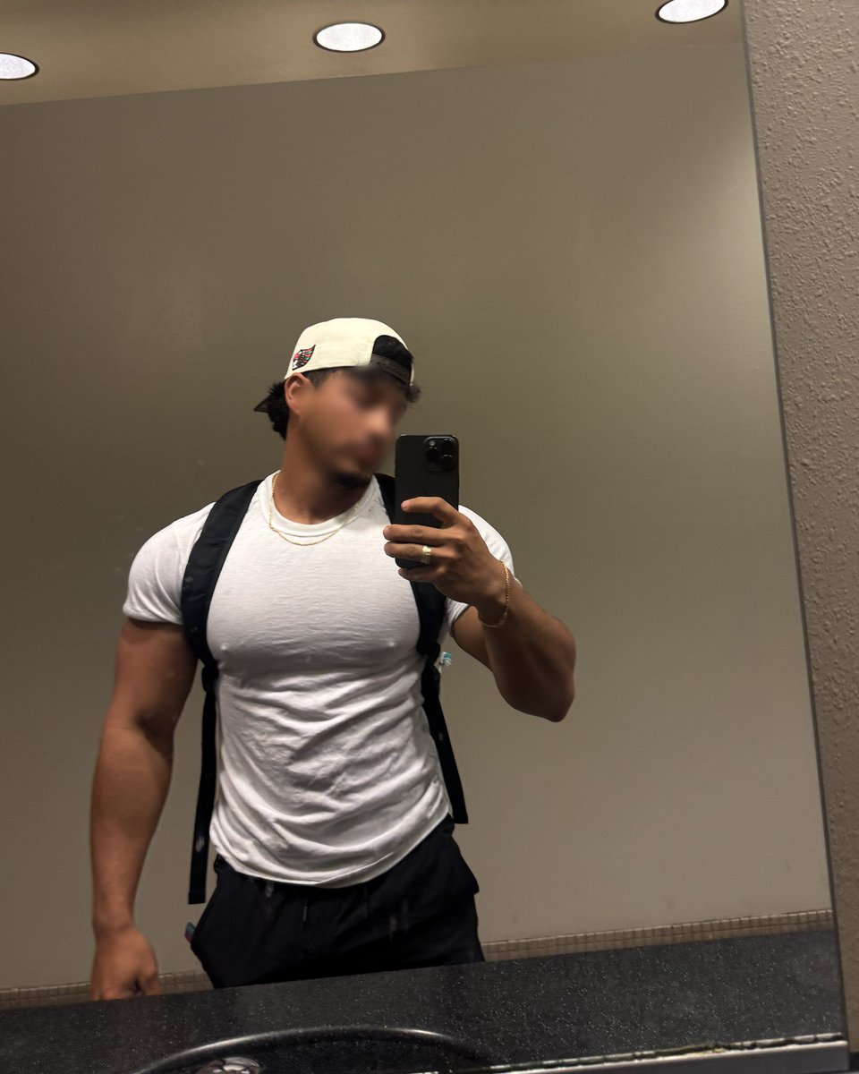 alejandro611_'s tweet photo. Your DL neighbor 🐎 https://t.co/Kl1rCCCo1N
