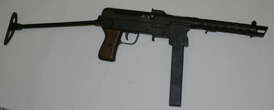 KaulousYuri's tweet photo. @ThatYellowBear @Boreddbzfan Yes, indeed I have.
Behold, the humble FNAB-43: https://t.co/1reIyv4fBk