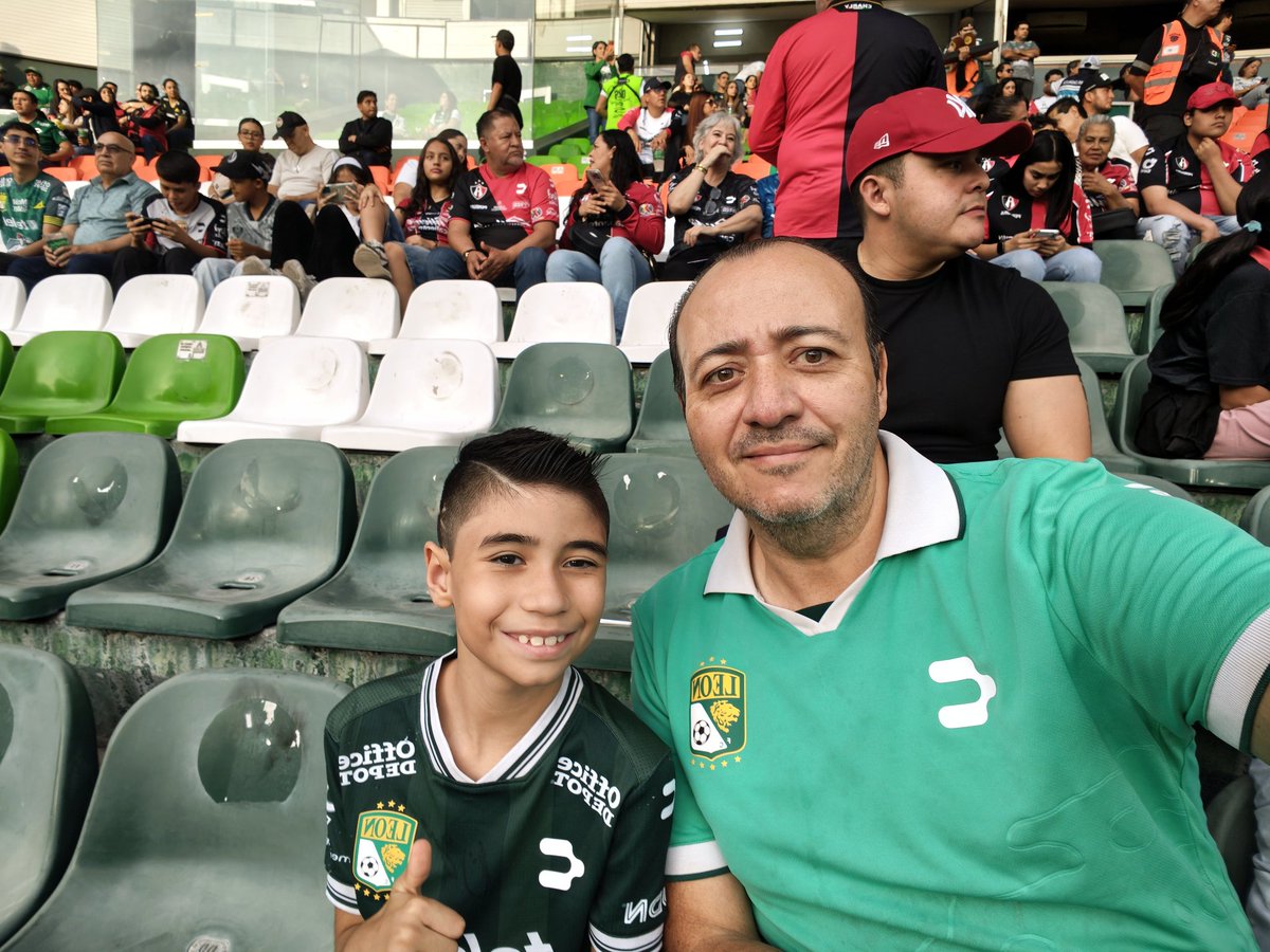 DTRUJAS's tweet photo. Ya listos para el primer juego en casa... Vamos @clubleonfc  a ganar !!!  Aquí apoyando como siempre https://t.co/CBrFUOMLck