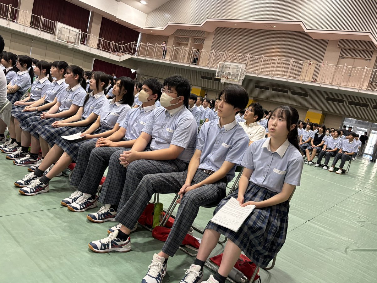 h_shugakusha's tweet photo. 合唱コンクールが行われました🎵
各クラス練習してきた成果が発揮され、素晴らしい合唱となりました🤩真剣に歌う姿は見ていて気持ちがよかったです✨
＃浜松修学舎 ＃合唱コンクール https://t.co/nhWeIgPMK2