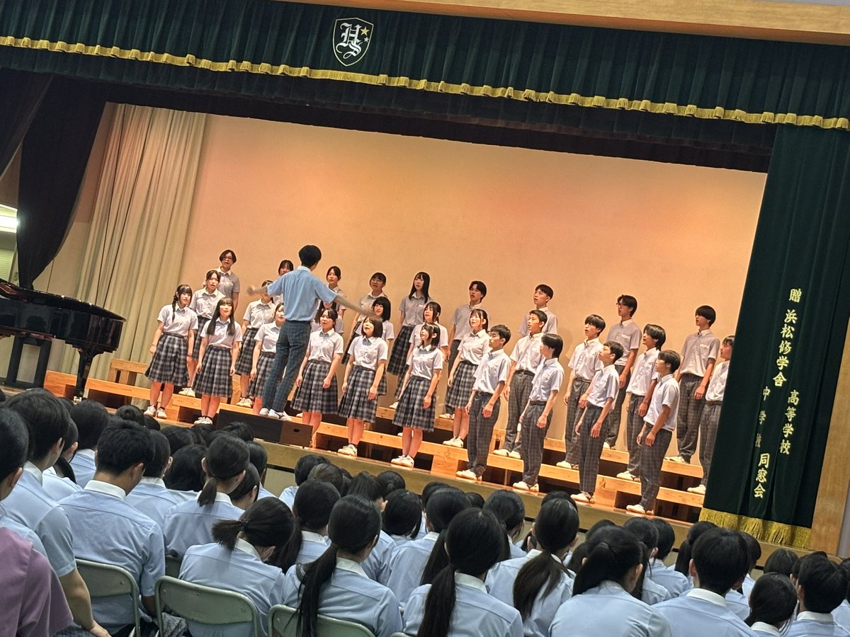 h_shugakusha's tweet photo. 合唱コンクールが行われました🎵
各クラス練習してきた成果が発揮され、素晴らしい合唱となりました🤩真剣に歌う姿は見ていて気持ちがよかったです✨
＃浜松修学舎 ＃合唱コンクール https://t.co/nhWeIgPMK2