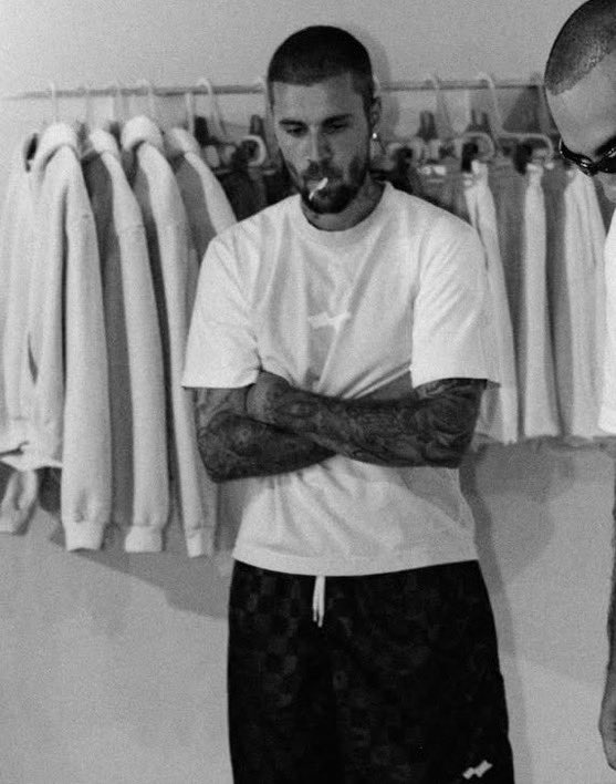 thebiebbers's tweet photo. envelhecendo como vinho, que sabor de homem https://t.co/eXhiNUiqpe