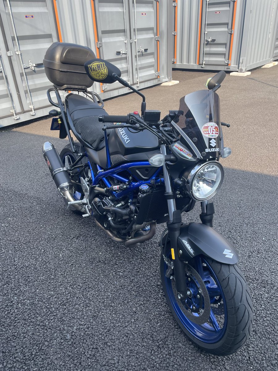 omatsu164's tweet photo. 早朝から、#SV650 （びらびらSV ）でプチツーリングがてら、リクローオサーンの焼きたてチイズケエキ買いますた(´∀｀*)ｳﾌﾌ
ただ今、整形外科でリハビリ→NWGN君で新大阪駅へ、福岡から向かっている元嫁さんと次女をお迎えに。。 https://t.co/8nbh8Yn6eb