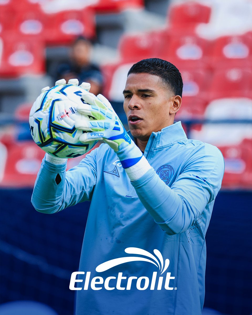CruzAzul's tweet photo. La Máquina se alista para el debut en el AP26 🚂

Presentado por @Electrolit https://t.co/ItK2Kr9Kls