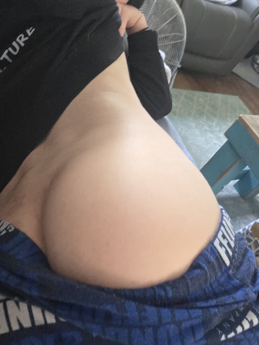 msknah7's tweet photo. بنات انا جربت الخلفي وكان يؤلم مره 😑

الي جربت مع الفزلين تنصحني صحيح ما يوجع 🍆🔥

والا الشباب كذابين يقول راسة وبعدين يشقة شق 🙈🗯

#كاس_العالم_٢٠٢٦ 
#معصيتي_رحتييًِِ https://t.co/CGS9xqJOYl