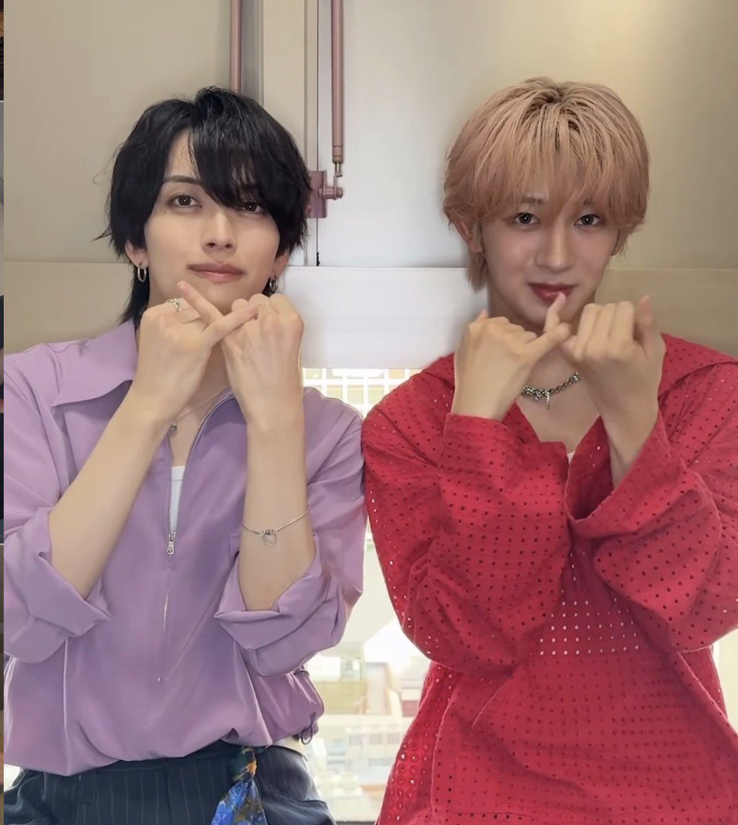 rikomuze's tweet photo. 去年の音楽の日のエイキくんは、私にとって特別な思い出。

その美しさを存分に発揮しながら、意思を持って色気を放っているエイキくんに喰らってしまって…彼の持つ色気が歌声もダンスの美しさも底上げしていて、完全に心を持っていかれた。

今思えば、あれが沼落ちした瞬間だったかも☺️ https://t.co/E8BbMhFplU