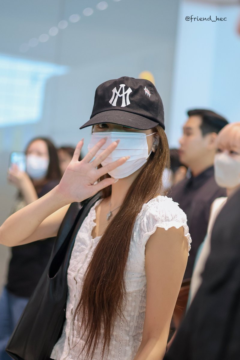 buddy_hec's tweet photo. 260718 ICN

#르세라핌 #홍은채 #은채 #eunchae 
#LE_SSERAFIM #HONGEUNCHAE https://t.co/kxkg0aXTUh