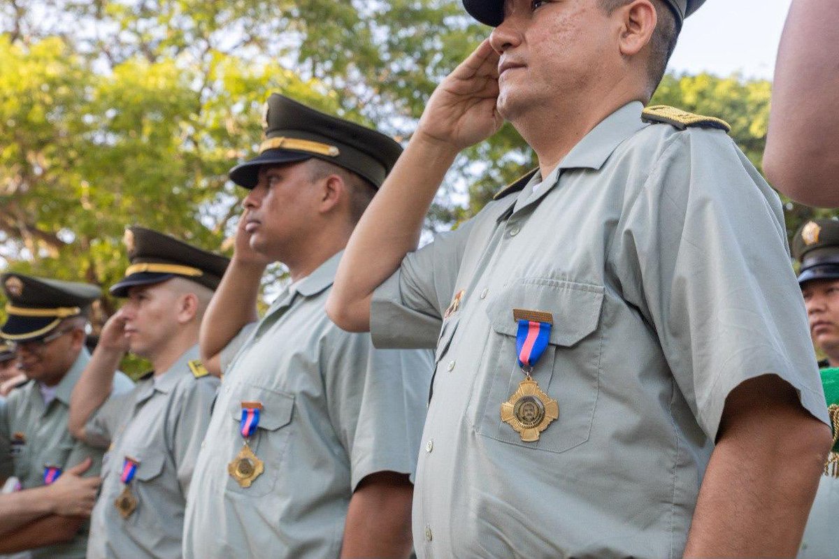 MagdalenaGober's tweet photo. Gobernación del Magdalena exaltó la labor de la Policía Nacional con la condecoración de 36 uniformados en sus 80 años de servicio.

En el marco de la conmemoración de los 80 años del Departamento de Policía Magdalena, la Gobernación del Magdalena rindió homenaje a la… https://t.co/7tIJpyIpSO