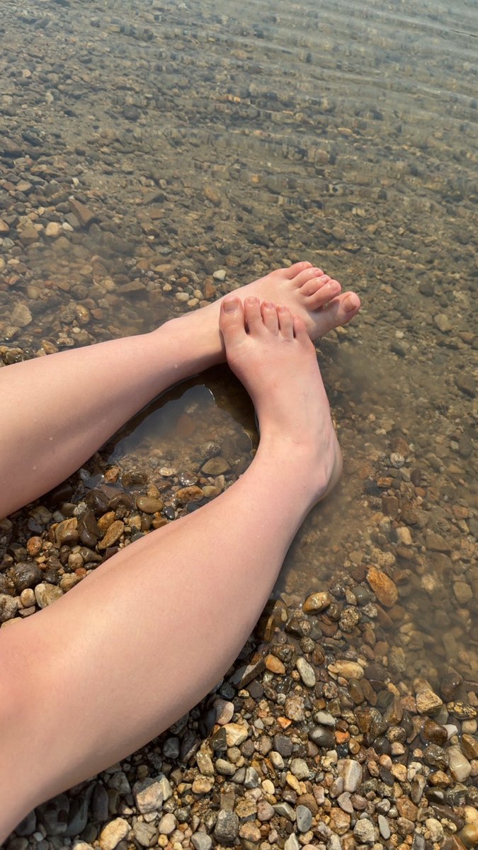obviousenvy's tweet photo. River days are the best, aren’t they?
Running them through the water is so refreshing! #footfetish #feetworshi̇p #feetpicsforsale #sexylegs https://t.co/Nz1R08Ai7P