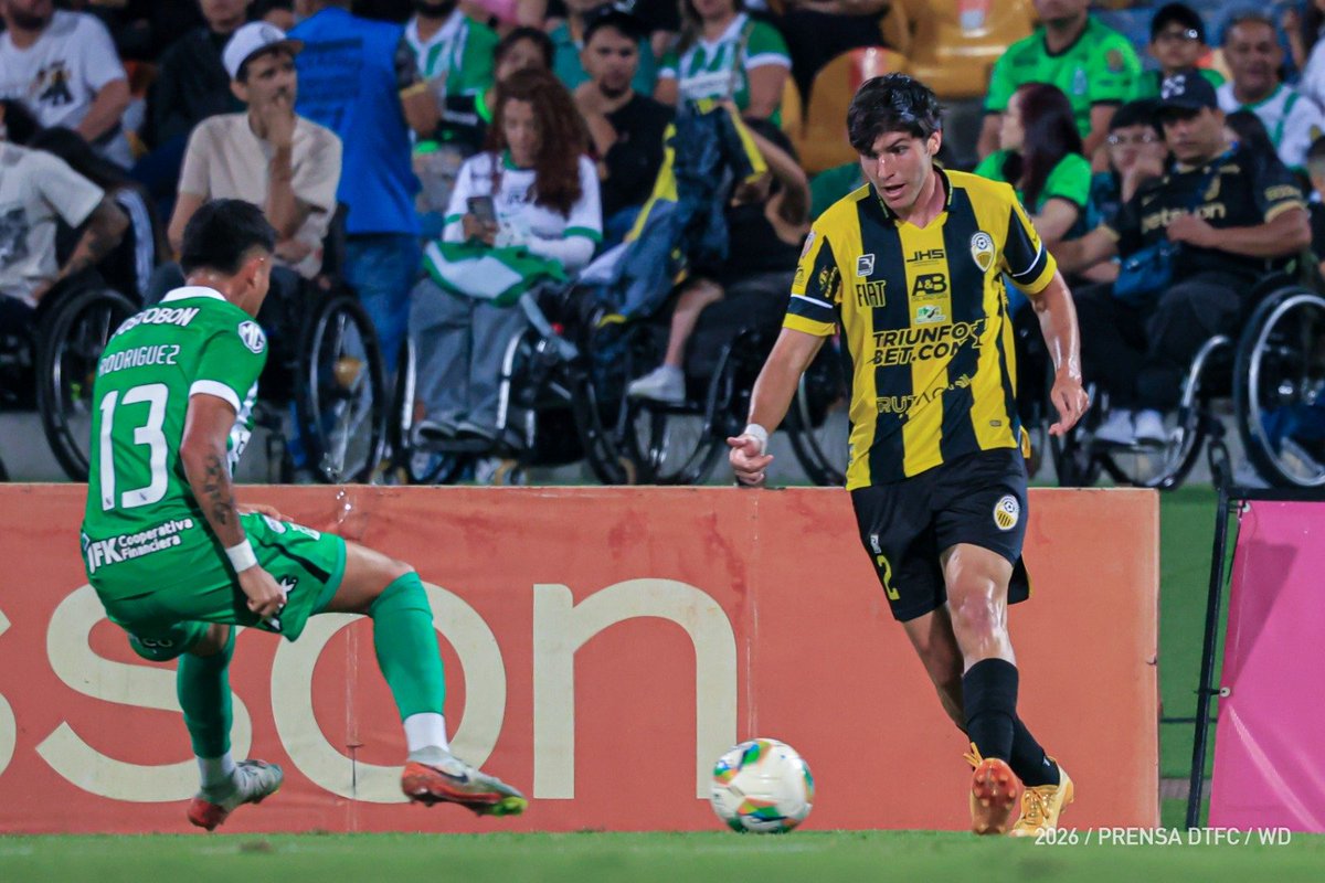 DvoTachira's tweet photo. [ENTRETIEMPO] | #NAC 🇨🇴 0-1 🇻🇪 #TAC | 📸 Gráficas que nos dejó el primer tiempo en el Atanasio Girardot, donde el AURINEGRO gana parcialmente el partido benéfico 🆚 Nacional #JuntosPorVenezuela 🤝

📲 https://t.co/A9x6xkhHCT

#VamosTáchira 💛🖤 https://t.co/AvM14mDe2u