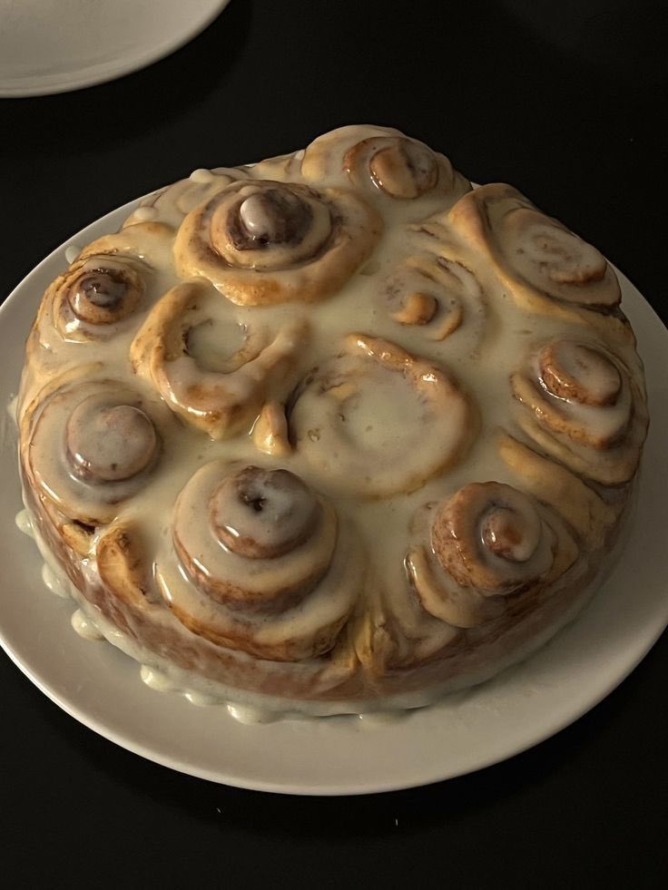 ElyfaeFeelings_'s tweet photo. cinnamon rolls or brownies? https://t.co/QbYMYnWcfZ