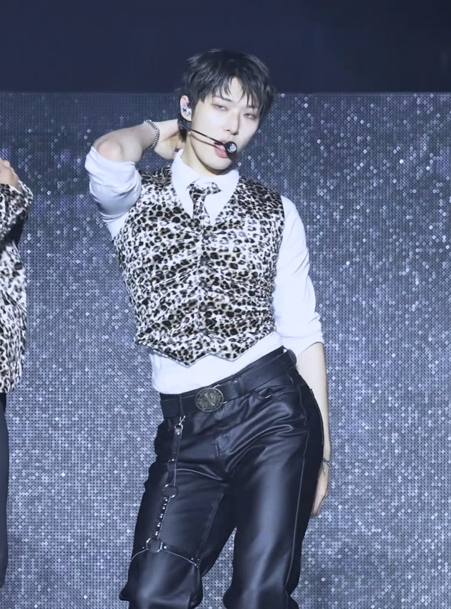yuyunhos's tweet photo. bitch pose is nasty https://t.co/Z47awmb1sp