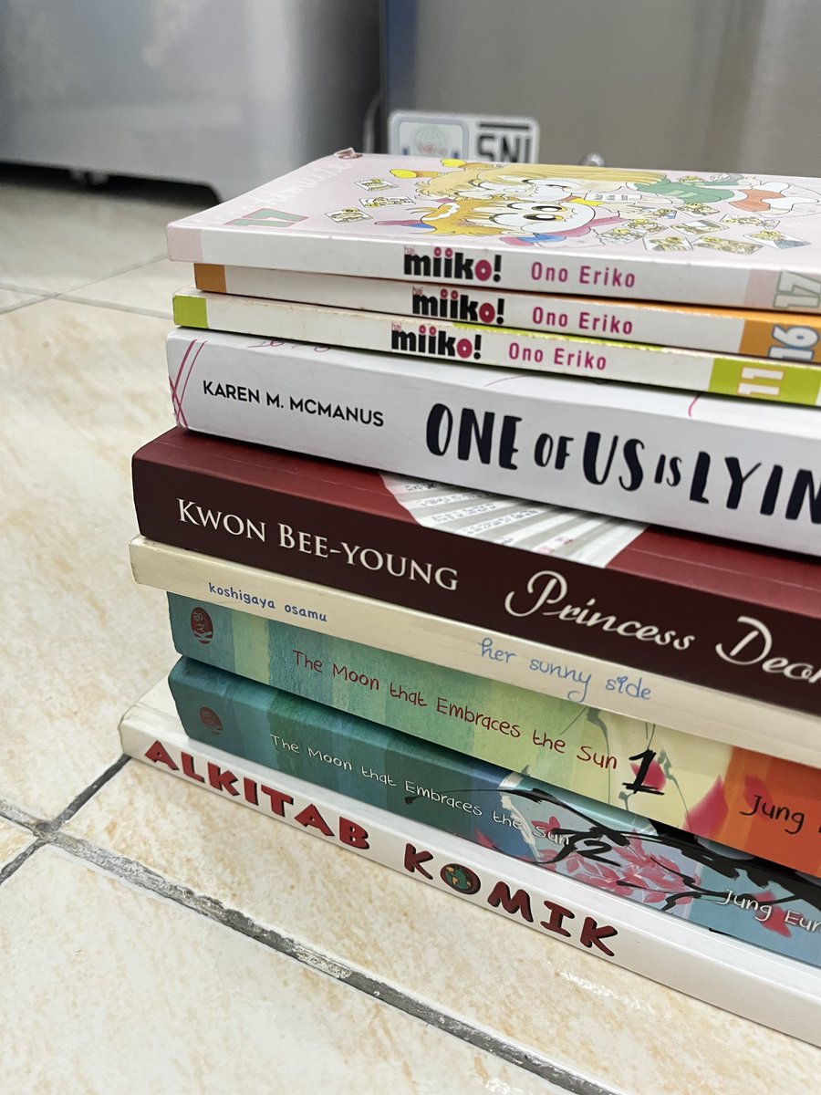 disiniregi's tweet photo. pict ke-2 cuma abis 70ribu. 
pict-4 abis 100rb.

ada karya Dan Brown juga.

📍Toko Buku Delawas, Tanjung Duren, Jakbar (deket pisang goreng bu nanik yang hits itu). https://t.co/CEsEhV4xBJ