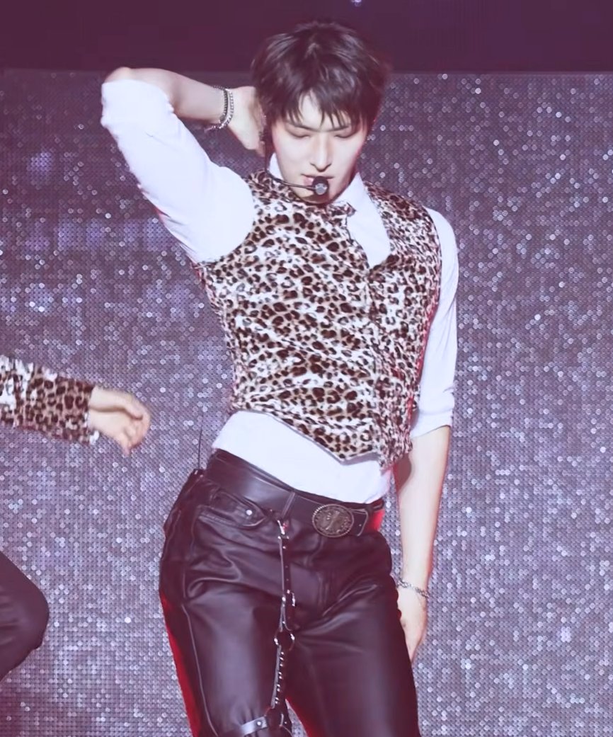 yuyunhos's tweet photo. bitch pose is nasty https://t.co/Z47awmb1sp