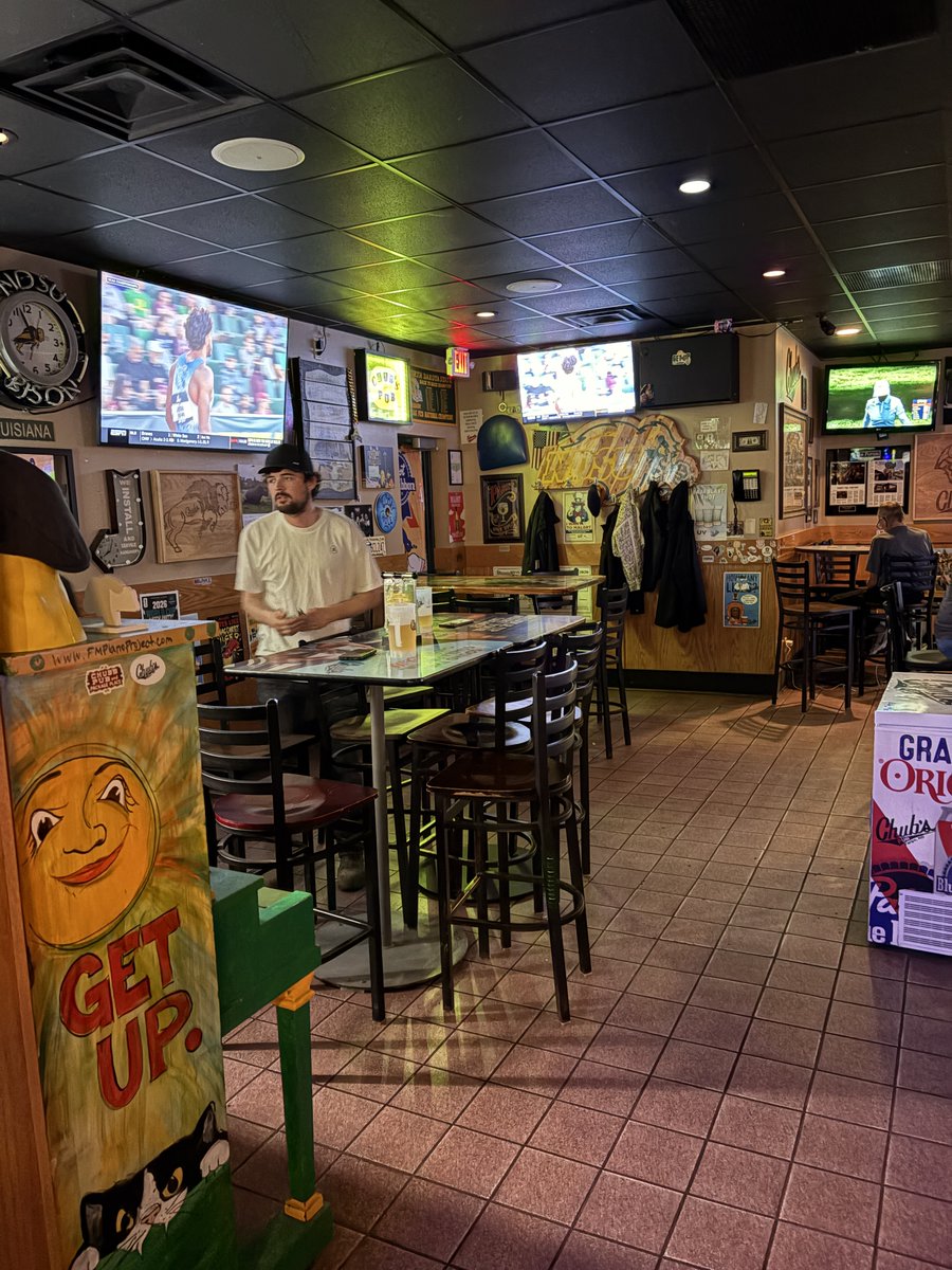 divebar_info's tweet photo. Arcadia probably has some bar that's been there since 1974, smells like cigarettes and secrets, and nobody's written a Medium article about it. That's the one. That's always the one. https://t.co/uEojLn1W2i #DiveBars https://t.co/IRrmzIoPDS