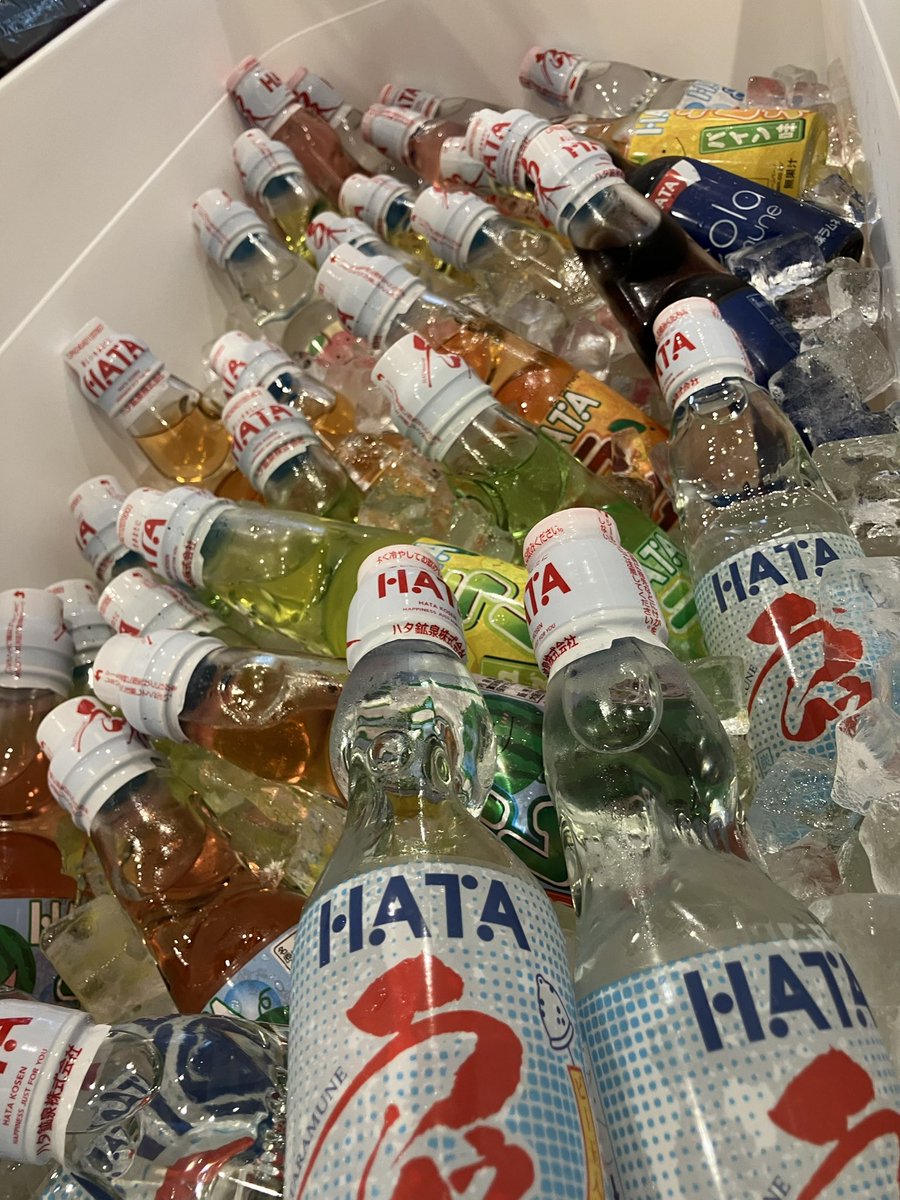 yunosato_ofuro's tweet photo. 【夏の飲み物といえば...瓶ラムネ！】
お土産ドリンクコーナーにて
「瓶ラムネ」販売！1本150円です！

氷でしっかり冷やしていますので
お風呂上がりにいかがでしょうか🤤 https://t.co/tlzv7qnOFV
