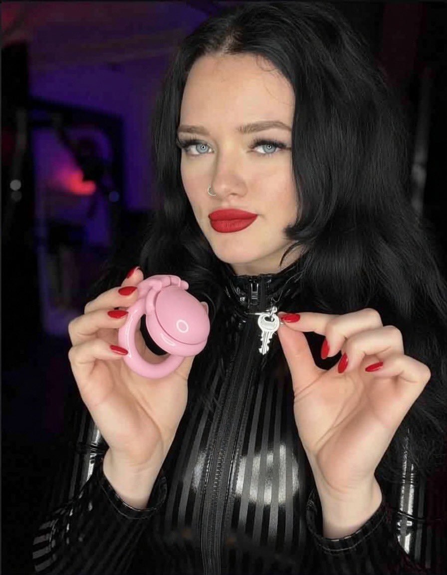 Mistress Henny tweet media