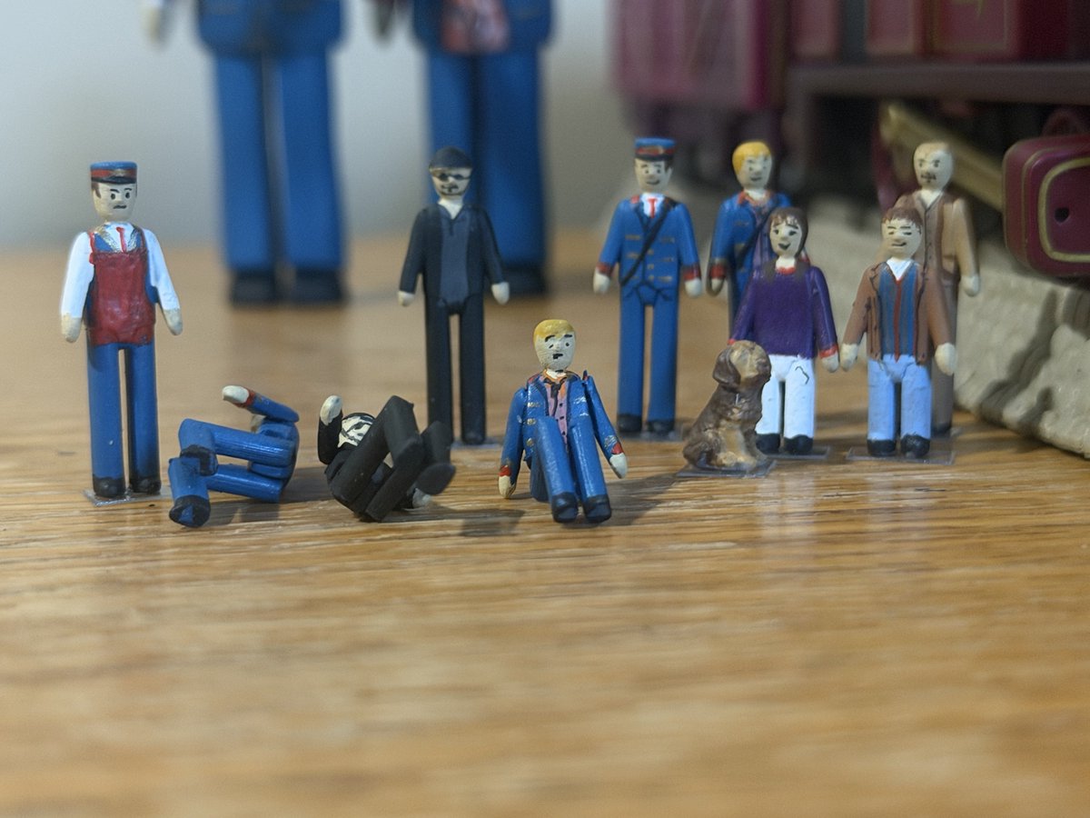 tomasdaspoon's tweet photo. small and large figures were 3D printed and detailed by Cole so much detail went into every little spot especially with the large scale Mr. C and Junior they’re all amazing! https://t.co/pHJq8PDJN2