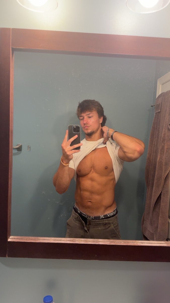Lukeylifts's tweet photo. abs check after work
#abs https://t.co/k1hZtxLILj