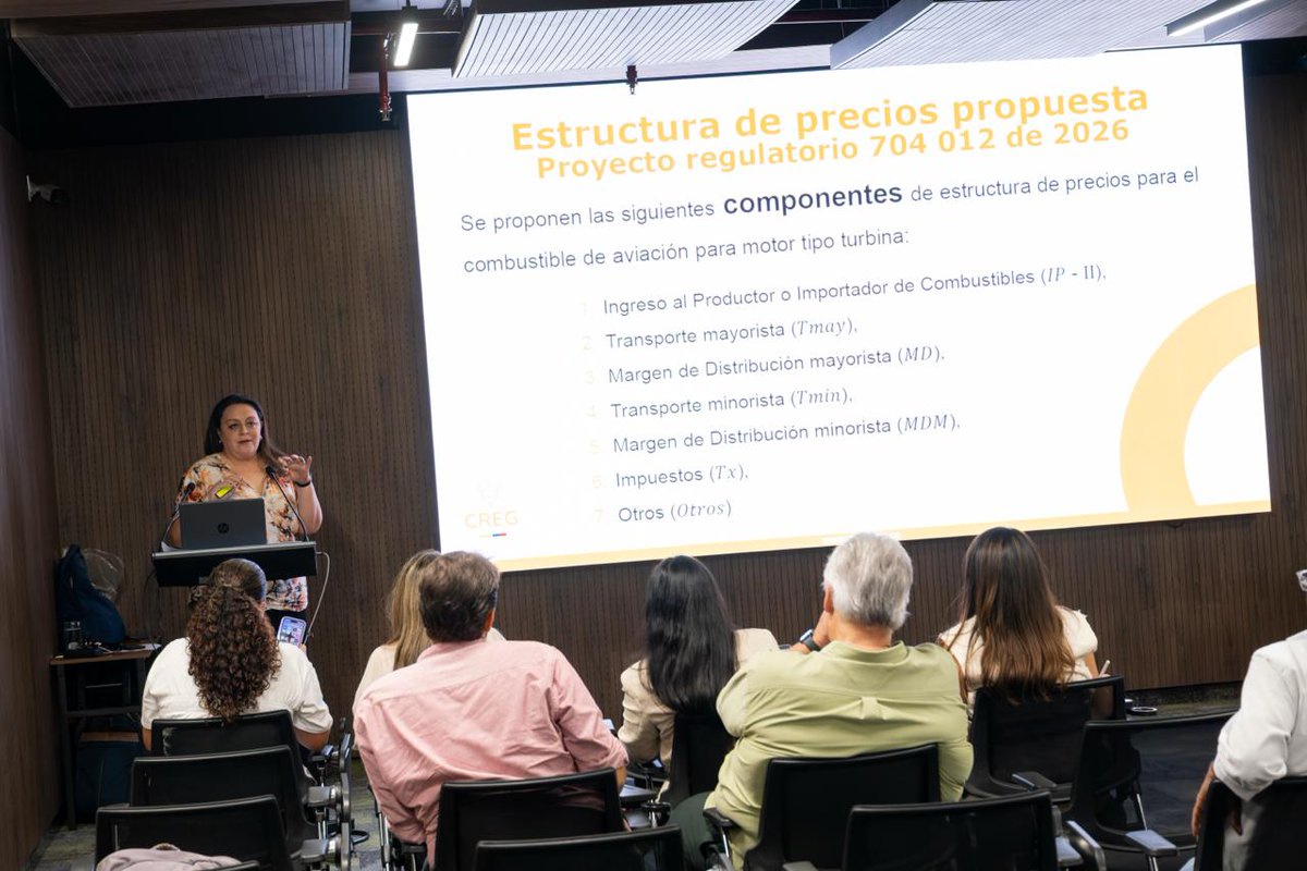 comisioncreg's tweet photo. ✈️ Barranquilla fue sede de la primera jornada regional de socialización de las propuestas regulatorias de la CREG para determinar la estructura de precios del combustible de aviación. El diálogo continuará en Cali (24 de julio) y Bogotá (29 de julio). https://t.co/JzYx7B0X1H