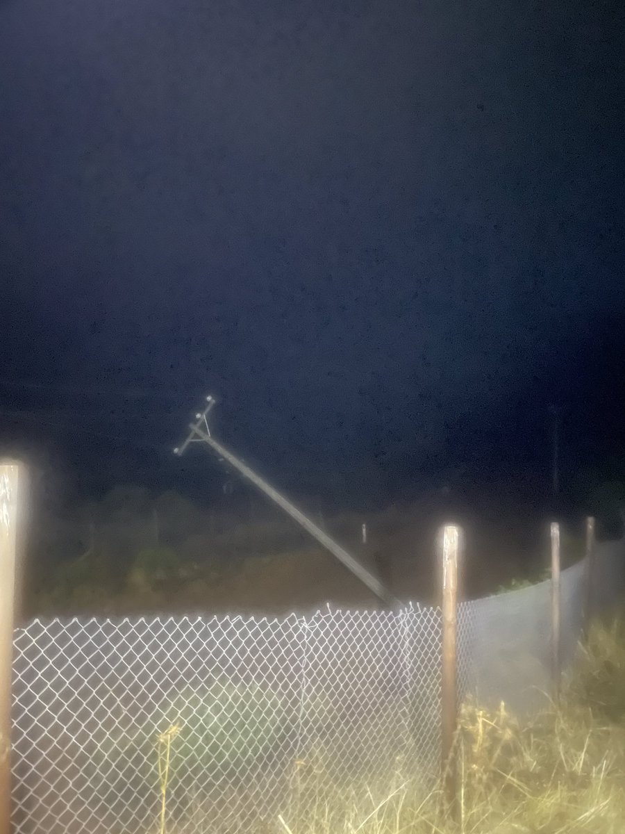 pgaticap's tweet photo. @dosyzeis26 @CGE_Clientes Sin luz en Hacienda El Mauco, Curacaví https://t.co/oFrvEaiWIS