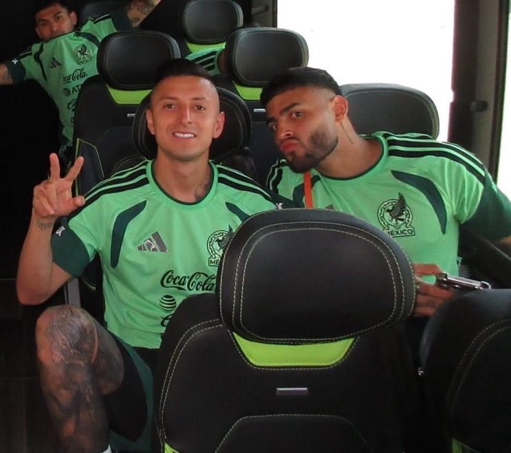 papichulocheco's tweet photo. mañana tendremos nuestro propio heated rivalry mexicano version liga mx https://t.co/u3VgNURPJr