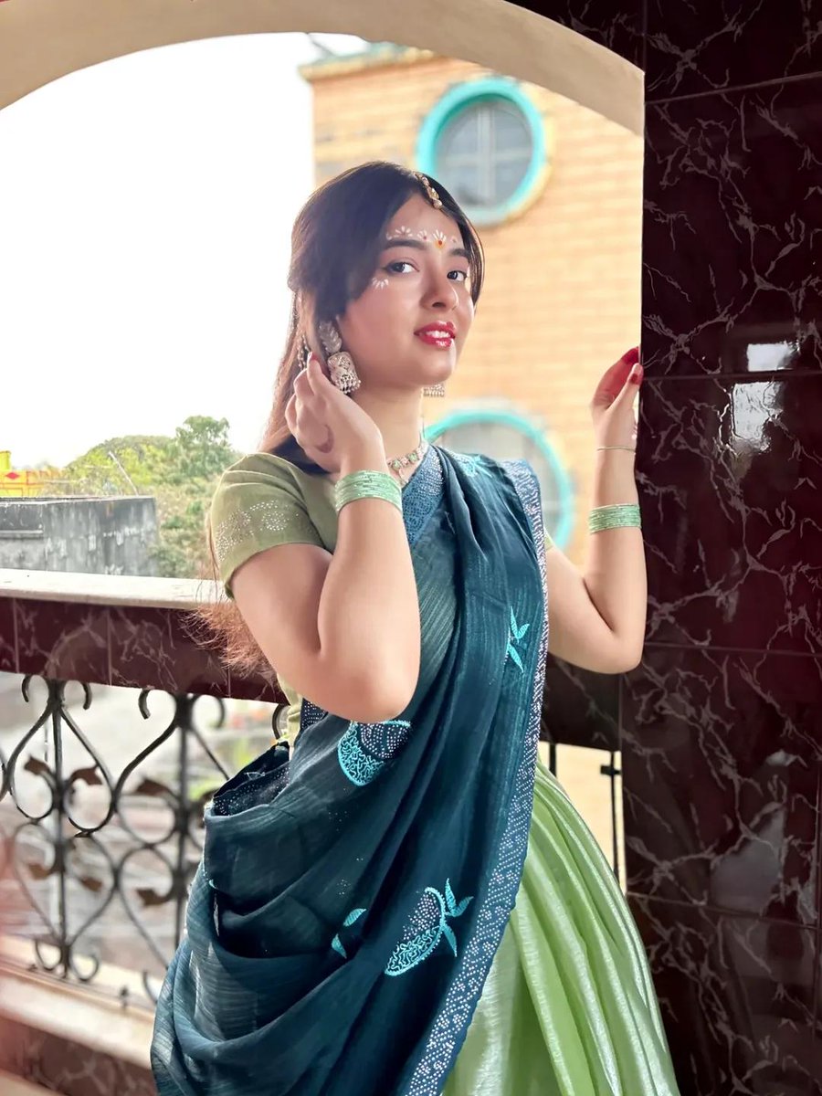 SimranMina's tweet photo. Chasing clouds, catching memories🧡 https://t.co/xOMSq9gEpR