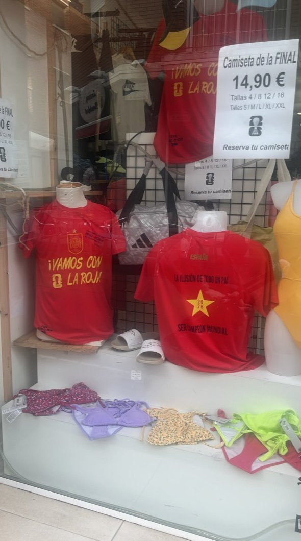 Emabujno's tweet photo. @el_iucas @jpqv969 @DAZNFutbol Y esto también es fake? Y los medios como marca bordando la segunda también? El periodismo de tu país se da por ganador y por consecuente un montón de españoles también, es un efecto dominó esto.  Pero sigan así hablando antes que cuando tenes que hablar en la cancha. https://t.co/u8TsSjRwrk