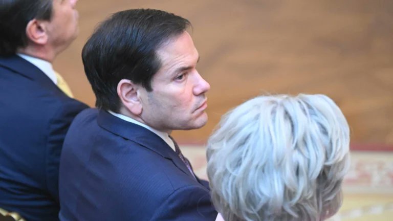 teleSURtv's tweet photo. 🚨 ALBA Movimientos denuncia "nuevo macartismo global": la cumbre de Marco Rubio en Washington busca institucionalizar la persecución de movimientos populares y partidos de izquierda en más de 60 países. ¿Regresa la caza de brujas ideológica? #ALBAMovimientos #Macartismo #MarcoRubio #teleSUR #17deJul

https://t.co/Fy6BsSxIBb