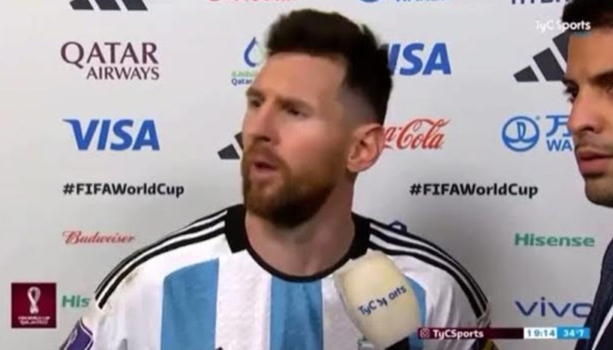 BarcaWorldwide's tweet photo. Messi with the 2 most iconic world cup memes in recent memory 😭😭

2022                                                2026 https://t.co/a4EhsmxEVK