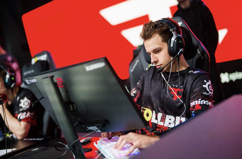 g0nfused's tweet photo. Happy birthday @FROZENNcs love you❤️

#fazeup https://t.co/sU3fHzsN6Y