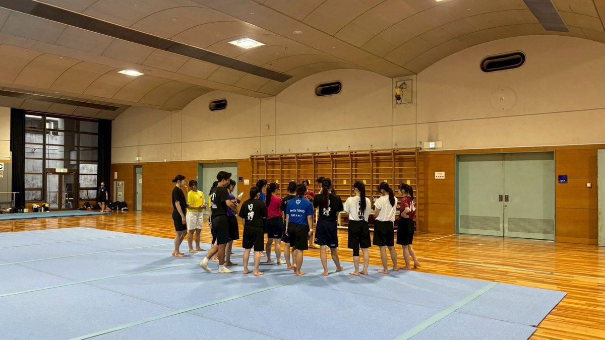 NSSU_GymClub's tweet photo. 7月2日(木)から7月15日(水)は夏季実習期間中の練習となりました🤸
実習期間の練習では、1人1人の質を高め、全員で技を合わせることを目標として練習を行いました❗️

前期発表会はOB.OGの先輩だけでなく、部活動に所属していない在学生も当日、お待ちしております🫶🏻
#日体大体操部 #前期発表会 #実習 https://t.co/7hA3n871H9