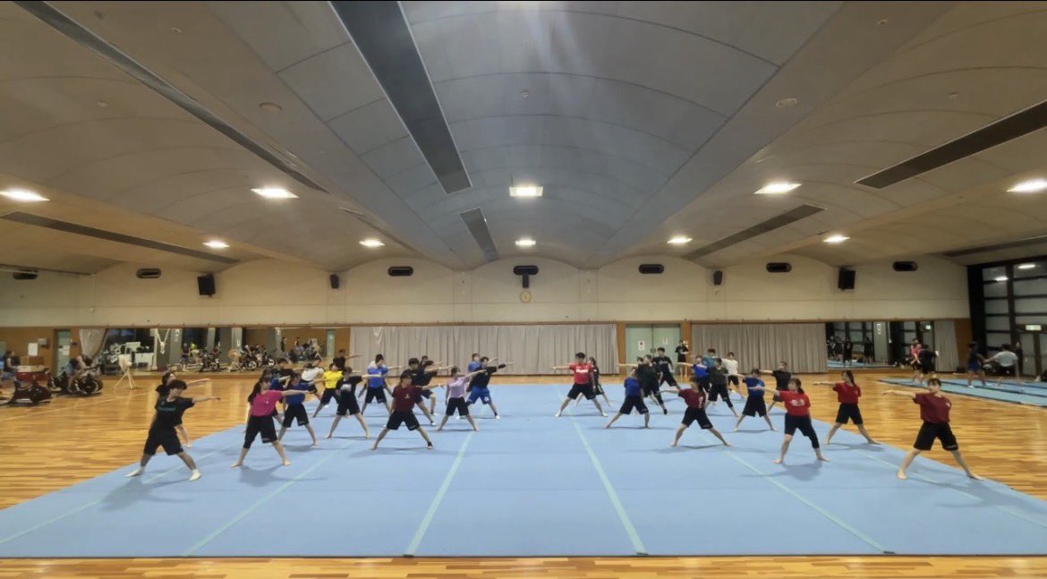 NSSU_GymClub's tweet photo. 7月2日(木)から7月15日(水)は夏季実習期間中の練習となりました🤸
実習期間の練習では、1人1人の質を高め、全員で技を合わせることを目標として練習を行いました❗️

前期発表会はOB.OGの先輩だけでなく、部活動に所属していない在学生も当日、お待ちしております🫶🏻
#日体大体操部 #前期発表会 #実習 https://t.co/7hA3n871H9