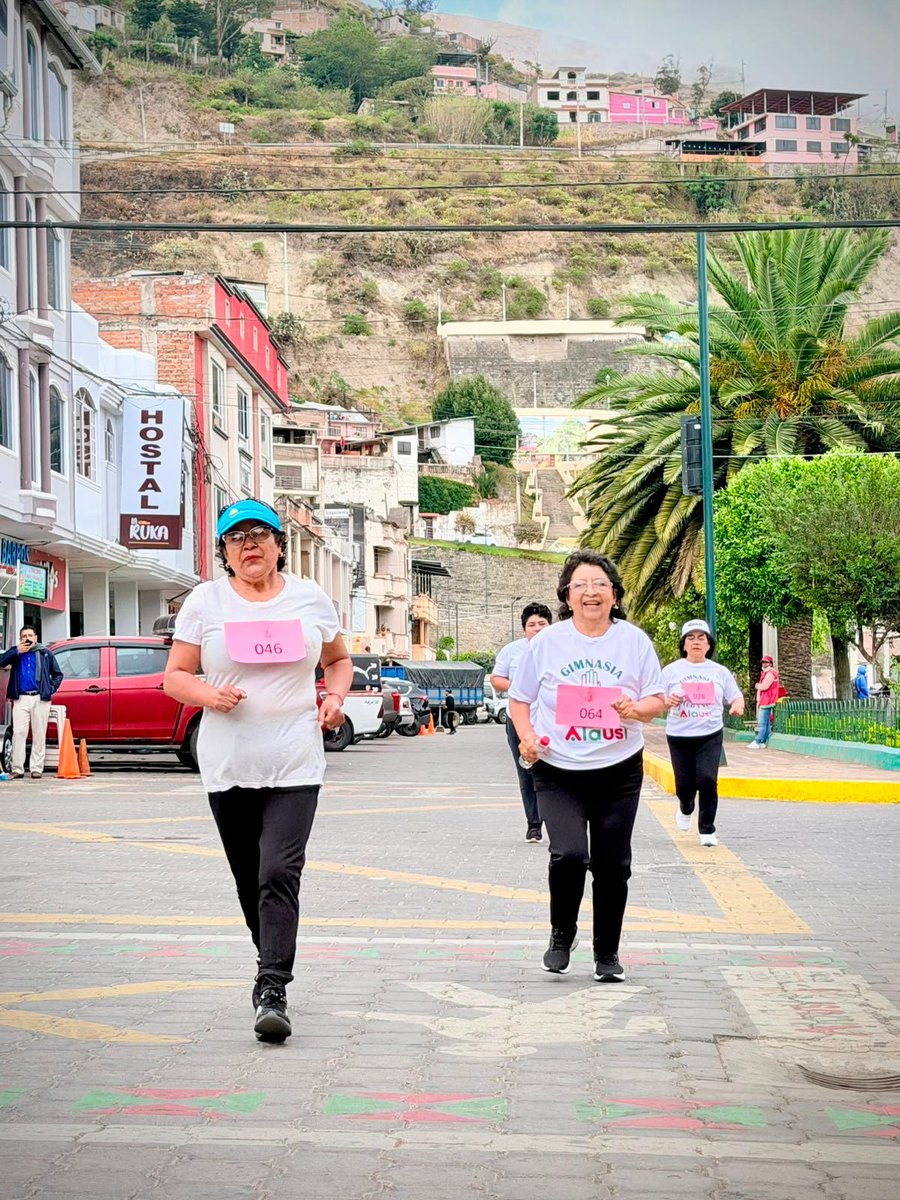 IESSChimborazo's tweet photo. #DíaDelJubilado | Homenajeamos a nuestros jubilados en su día. 🏅🏃🏻 El Centro de Salud B Alausí realizó la carrera "1K", un espacio dedicado a la salud y el sano esparcimiento de toda la familia 👧🏼👴🏻 en homenaje a quienes entregaron sus años de trabajo en beneficio del país🇪🇨. https://t.co/c3G1hVtyYB