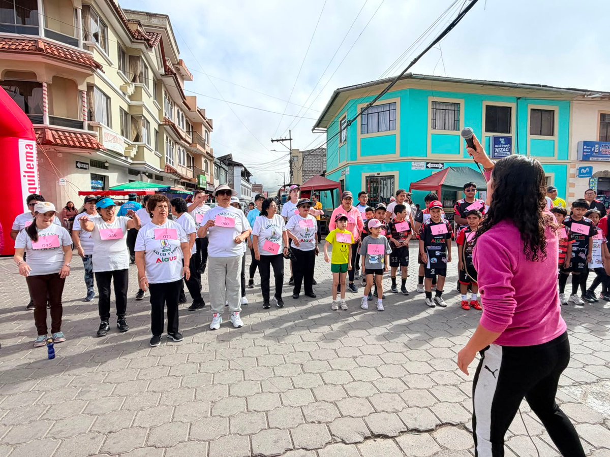 IESSChimborazo's tweet photo. #DíaDelJubilado | Homenajeamos a nuestros jubilados en su día. 🏅🏃🏻 El Centro de Salud B Alausí realizó la carrera "1K", un espacio dedicado a la salud y el sano esparcimiento de toda la familia 👧🏼👴🏻 en homenaje a quienes entregaron sus años de trabajo en beneficio del país🇪🇨. https://t.co/c3G1hVtyYB