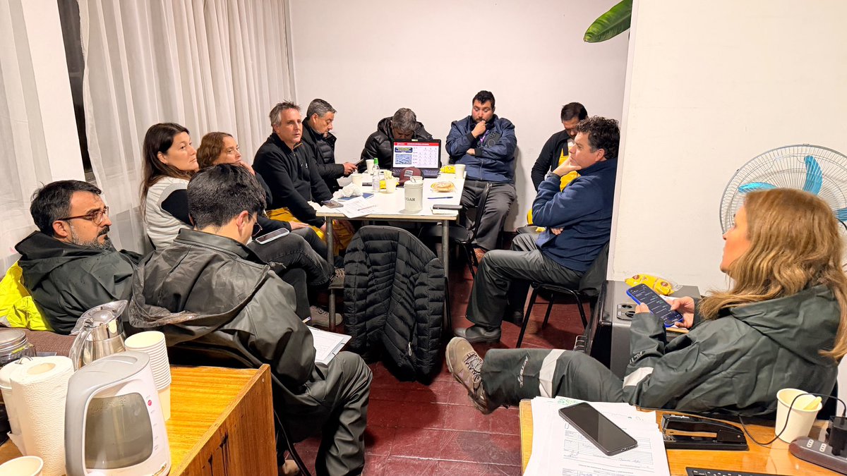 munirancagua's tweet photo. 🚨 En estos momentos desarrollamos una nueva sesión del COGRID Comunal para evaluar el avance del sistema frontal, coordinar el trabajo en terreno y reforzar las medidas preventivas. Seguimos monitoreando la comuna para responder de manera oportuna a cualquier emergencia. 🌧️ https://t.co/Adks3R9iM7