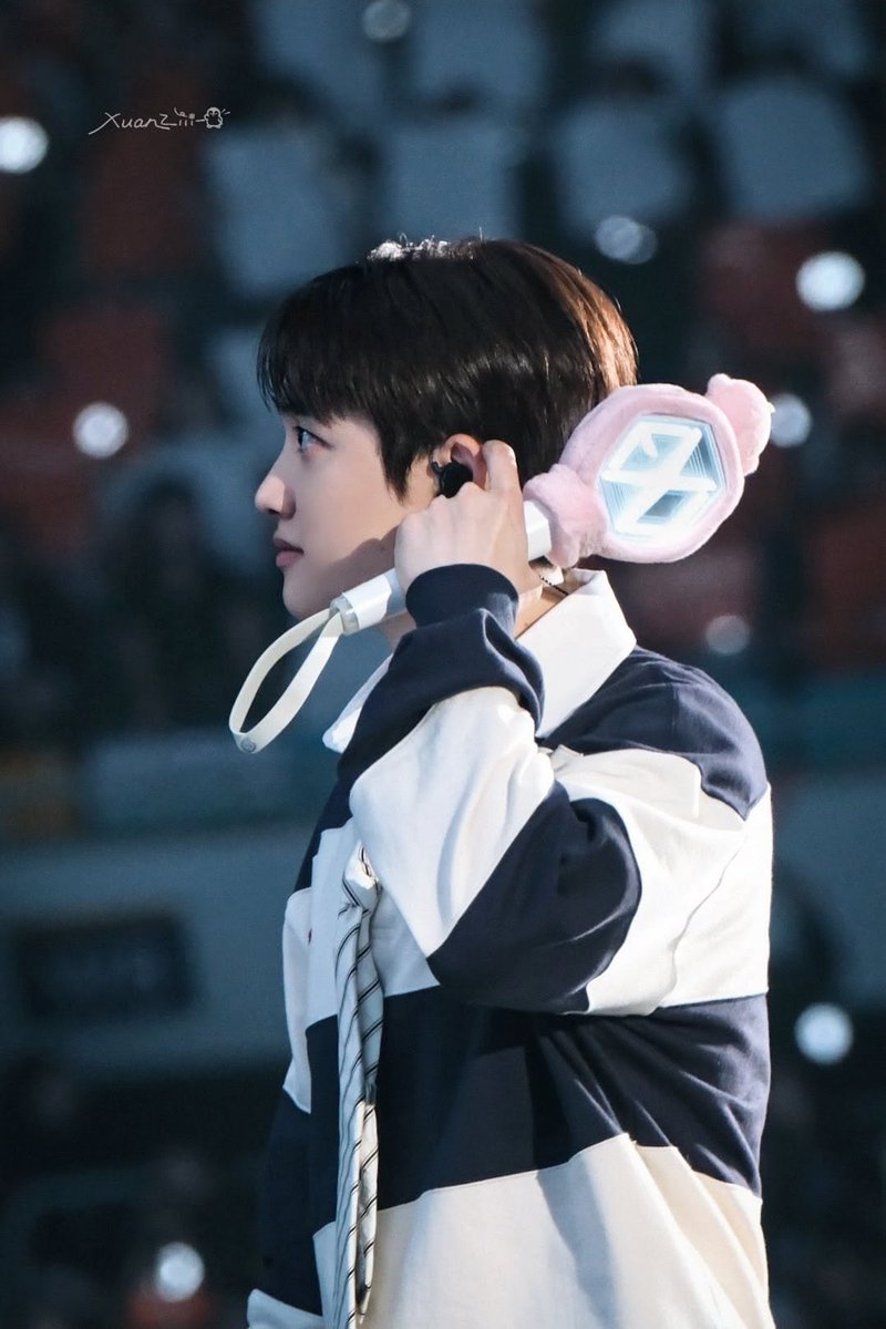 dohfawnie's tweet photo. i just need kyungsoo in a polka dot outfit, is it too much to ask ? https://t.co/Zfq2gVCHu3