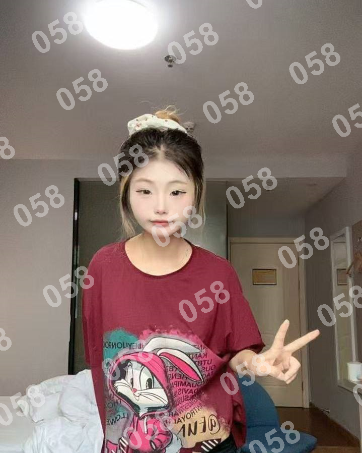 GKcarbon's tweet photo. 👉助理@bornlucky79
看上了请截图妹子便客服快速安排
岁月流逝只令容颜苍老，激情不再却使心灵枯萎。
镇江市句容市句容站北广场
#镇江
#江苏 https://t.co/weCkSgLNio
