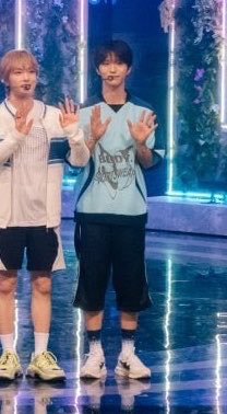 haeyo621's tweet photo. “사실 멸종하지 않은 브라키오사우루스. 잡혀갈까봐 강아지인척 하고있다. 모두에게는 비밀.”
좋아하는 음식: 과일
특기: 노래, 숨 오래 참기 https://t.co/cxPAltWR6B