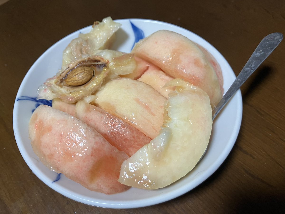 misheng1976's tweet photo. おそようございます…。
気が付けばこんな時間まで惰眠を貪っておりました…。睡眠大事。
ゆっくりブランチで御供お下がりの桃をいただく🥰
お仕事の方も舞台の方もお詣りの方も観光の方もお休みの方も皆よい週末をお過ごしください😊🙏 https://t.co/jEfLLXy0dR