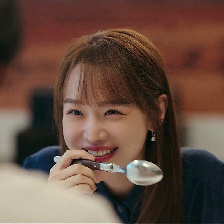 seonmood's tweet photo. 웃을때 눈 반달되는거 너무좋음.. https://t.co/QokXp3dMLB