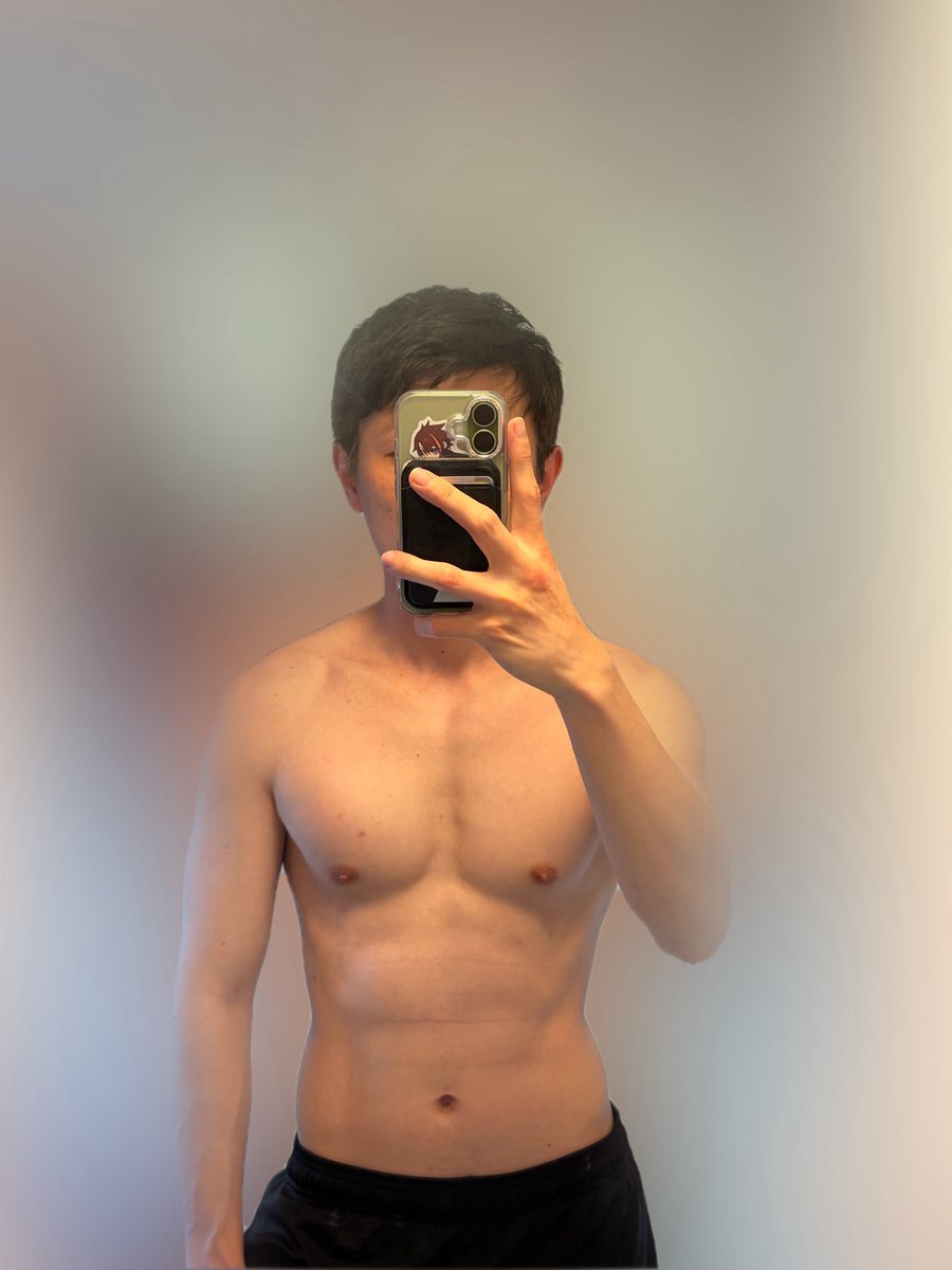 mugen_0207's tweet photo. 最近ジムで筋トレ中に腰やらかした。それ以降腰の調子が悪いんだよな〜。 https://t.co/puVoid8JFh