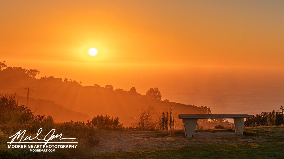 MichaelMooreLV's tweet photo. Mt Soledad Sunset Overlook captures a peaceful sunset view with warmth, space, and atmosphere.

A calm, striking piece for anyone who loves reflective wall art.

#MooreFineArt #MtSoledad #SunsetOverlook #WallArt #Prints https://t.co/enyofKN2iY