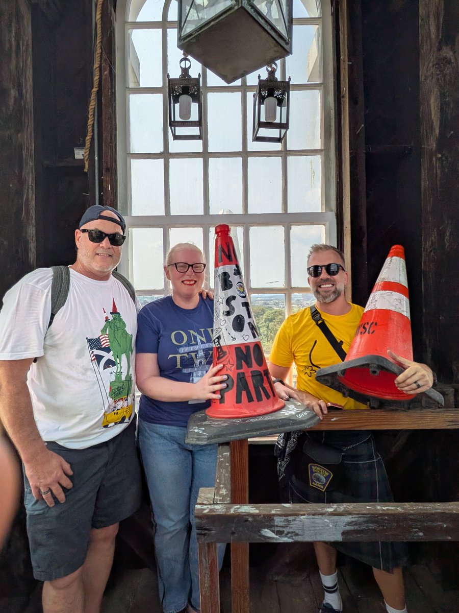 TheFreedomTrail's tweet photo. The Freedom Trail was honored to welcome the Boston Cone yesterday 🧡

Andrew Dobbie &amp; Danny Campbell brought the cone to celebrate the friendship between Glasgow and Boston while raising funds for Scottish Action for Mental Health &amp; @MentalHealth_MA

📍@revspaces @oldnorth1723 https://t.co/bD6TABWkax