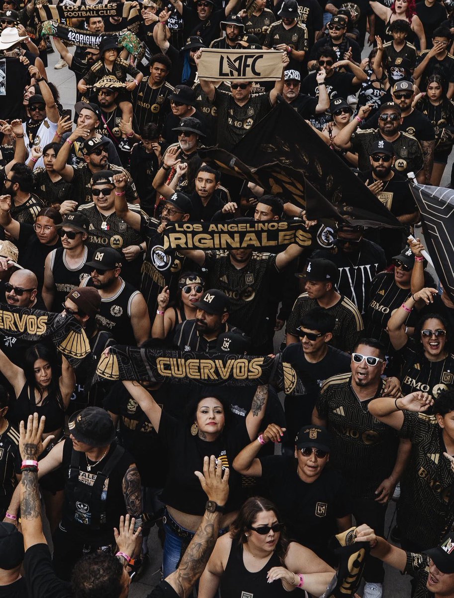 FUKTHEGALAXY's tweet photo. BEST SUPPORTERS IN THE LEAGUE. https://t.co/7uLAtd7Oa4