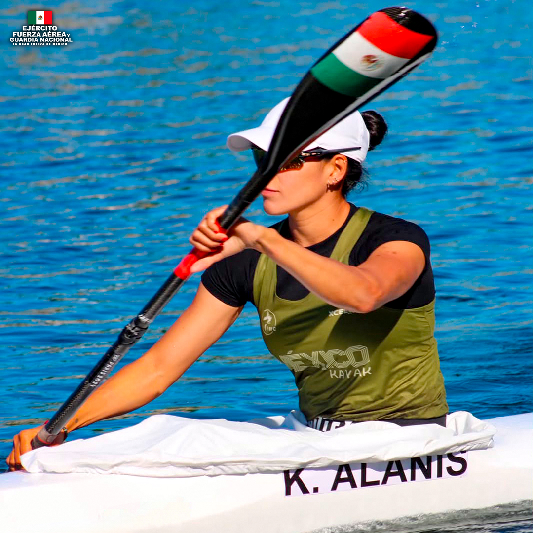 Defensamx1's tweet photo. México, crisol de deportistas militares de excelencia.

Felicitamos a las Subtenientes de Educación Física y Deportes Karina Guadalupe Alanís Morales y Maricela Montemayor Rodríguez, quienes obtuvieron 1/er. Lugar en las pruebas K-2500 y K-4500 Mts., junto a las civiles Ana Hernández y Beatriz Fragoza, en el evento “Panamericano de Canotaje Velocidad y Paracanotaje", que se realizó en Montreal, Canadá, en el periodo del 14 al 16 de julio de 2026.

Este logro refleja la disciplina, el esfuerzo y la dedicación que distinguen a los integrantes del Ejército, la Fuerza Aérea y la Guardia Nacional, cuyo talento deportivo proyecta con orgullo el nombre de México en escenarios internacionales.

#EjércitoMexicano #FuerzaAéreaMx #GuardiaNacional #DeportistasMilitares