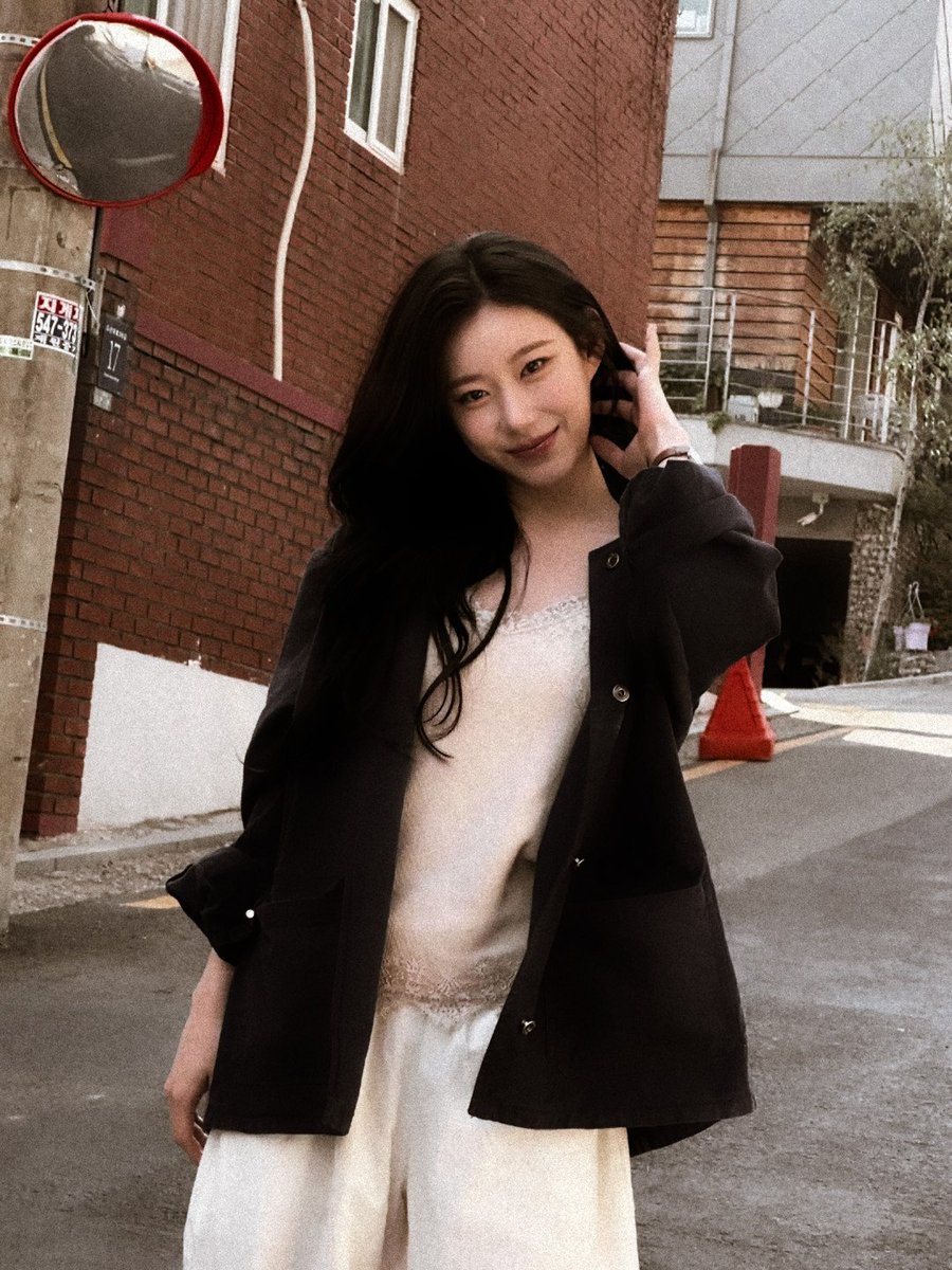 menitikdarah's tweet photo. @TamagoPost ㅤㅤ
Jelita Kemuning, 2003. 

Hobinya jalan-jalan sore tapi sekarang lagi coba jalan-jalan pagi karena katanya ada toko roti enak. Teman-teman hobinya apa? 
ㅤㅤ https://t.co/kkOlrWrGnH