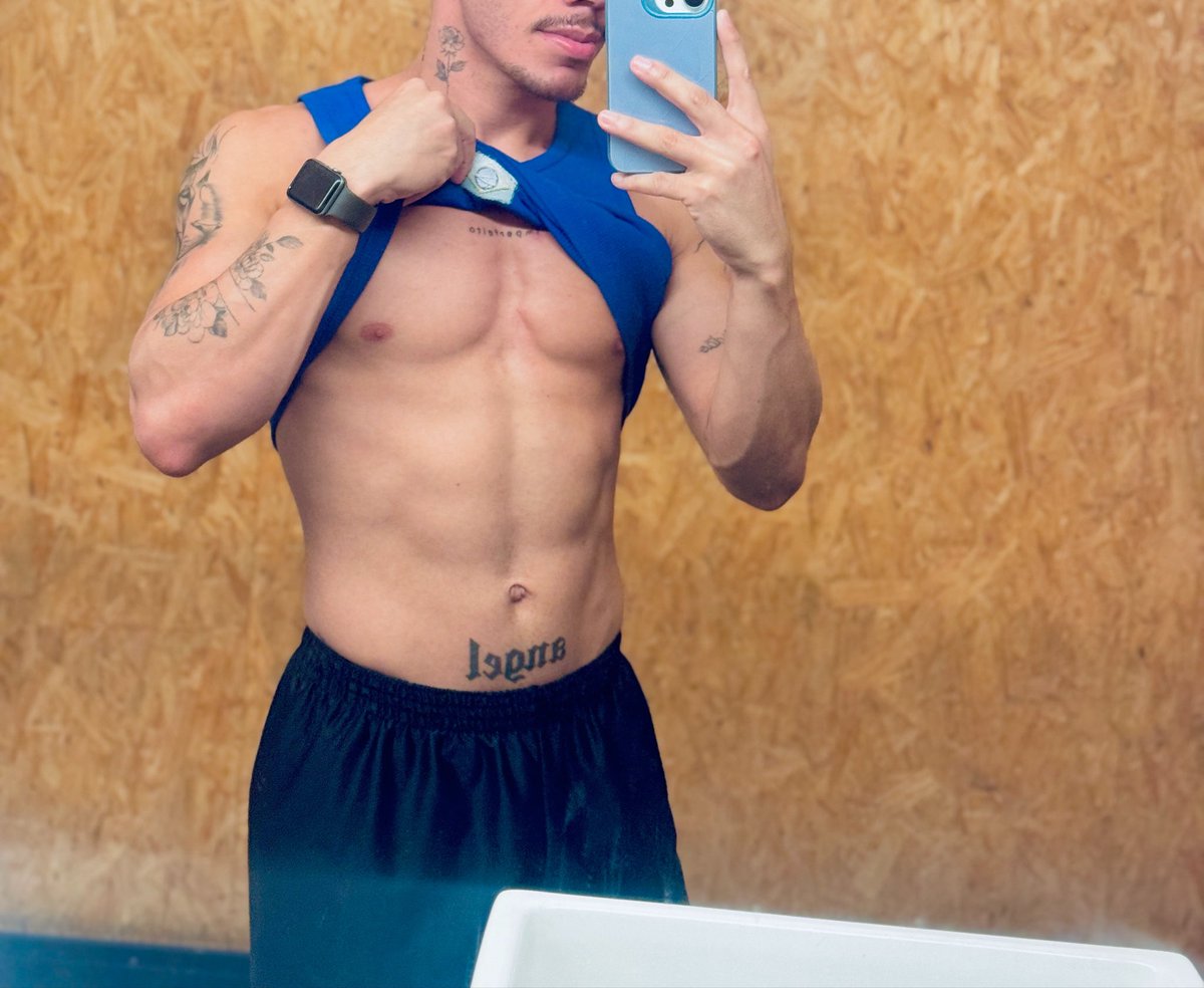 baixin27's tweet photo. Peitinho aos poucos vai saindo 🥵 https://t.co/uuEXU6kCcf