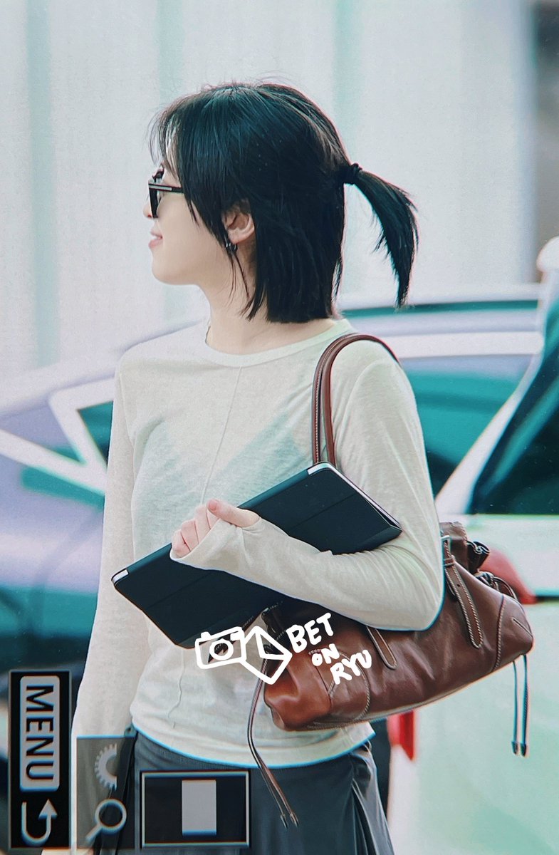 betonryu_srj's tweet photo. 260718 ICN 머리 좀 길어 졌네~

#있지 #ITZY #류진 #RYUJIN 
@ITZYofficial https://t.co/8rZiInzo7r