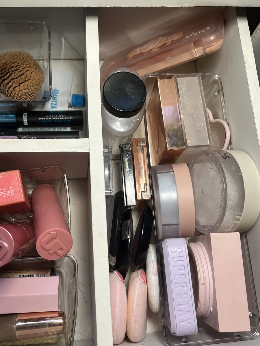 abbcitaa's tweet photo. La Paz mental que me da ver esto, viva el makeup https://t.co/h3pJmwRHMF